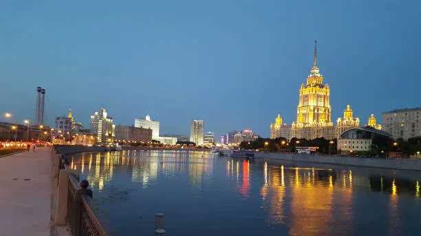 Как узнать время работы и взять билеты по номиналу